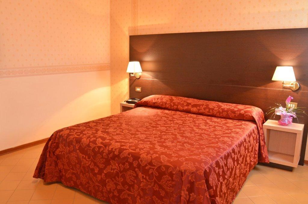 แกรนด์ ยูโรเทล Hotel มอนเตซิลวาโน ภายนอก รูปภาพ